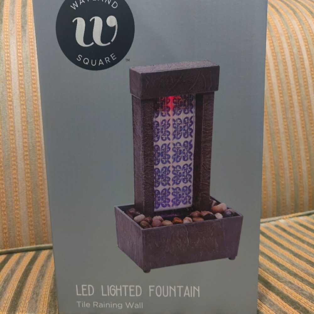 Wayland LED Lighted Fountain